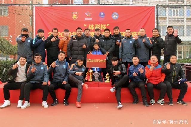 利瓦科维奇首次参加巴萨训练，注册问题悬而未决